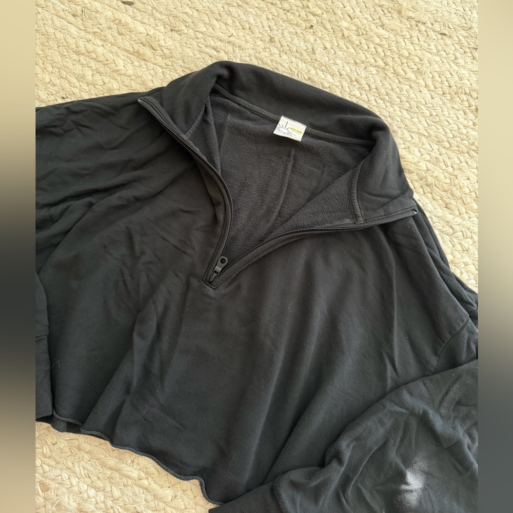 Aerie Offline OTT Seamed Quarter Zip Raw Hem Pullover in Black Medium - Picture 5 of 6